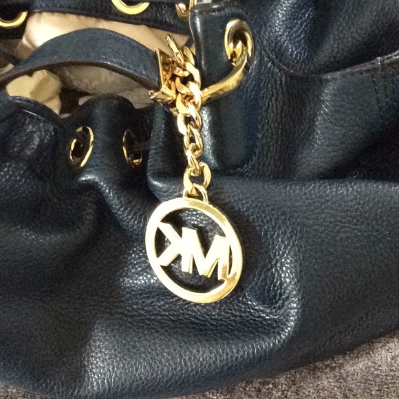 Michael kors navy blue leather pocketbook - Picture 2 of 8